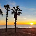 아파트 Under The Palm Trees