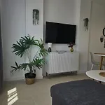 아파트 Under The Palm Trees