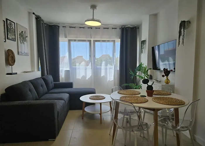 Under The Palm Trees Apartment *